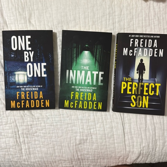 Freida McFadden books - Picture 2 of 6